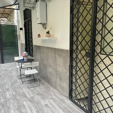 Santa Monica Apartment *