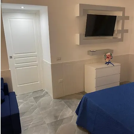 Santa Monica Apartment *
