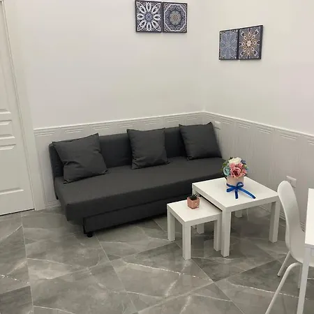 Santa Monica Apartment *